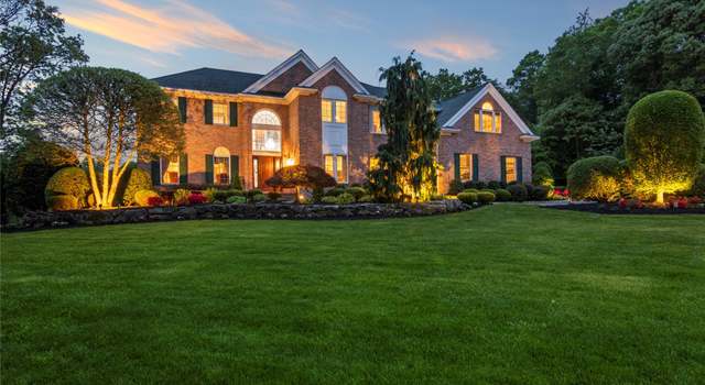 Photo of 10 Spinnaker Ct, Northport, NY 11768