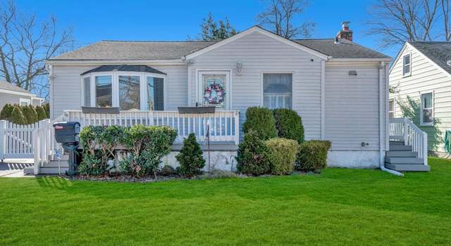 Photo of 168 Arnold Ave, West Babylon, NY 11704