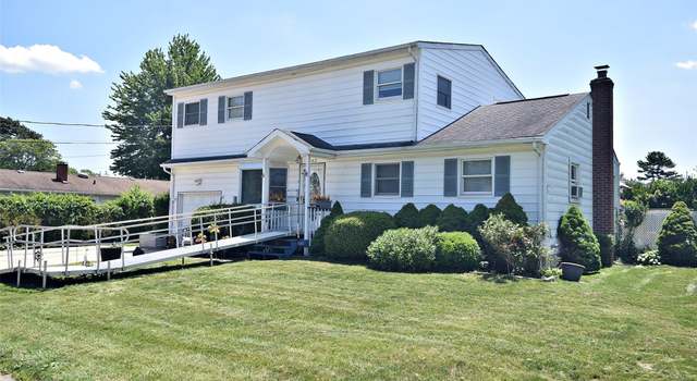Property at 542 Outlook Ave, West Babylon, NY 11704, 5 beds, 3.5 baths