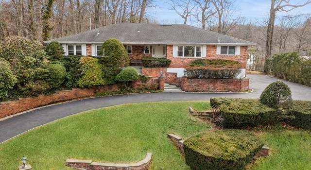Photo of 65 Finch Dr, East Hills, NY 11576
