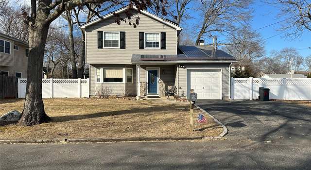 Photo of 14 Fairmont Ave, Patchogue, NY 11772