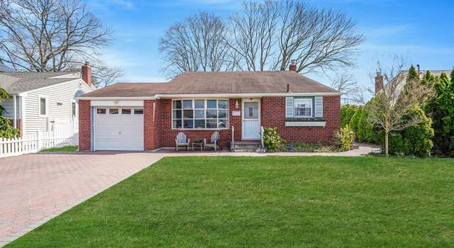Photo of 159 Eastlake Ave, Massapequa Park, NY 11762