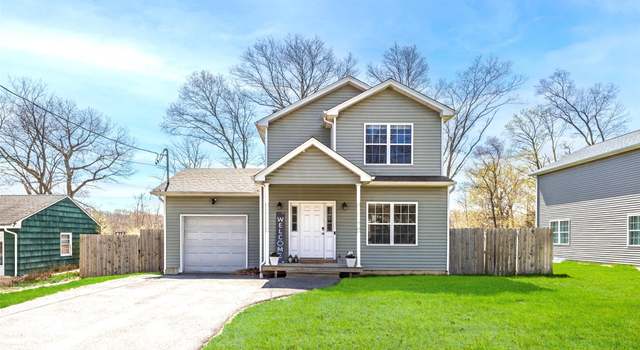 Photo of 246 N Country Rd, Port Jefferson, NY 11777