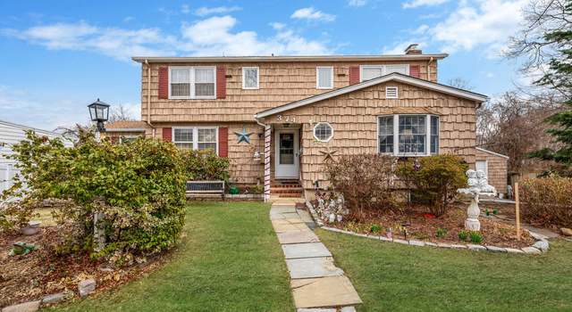 Photo of 374 S 11th St, Lindenhurst, NY 11757