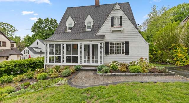 Photo of 10 Crest Dr, Briarcliff Manor, NY 10510