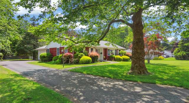 Photo of 16 Colonial Dr, East Patchogue, NY 11772