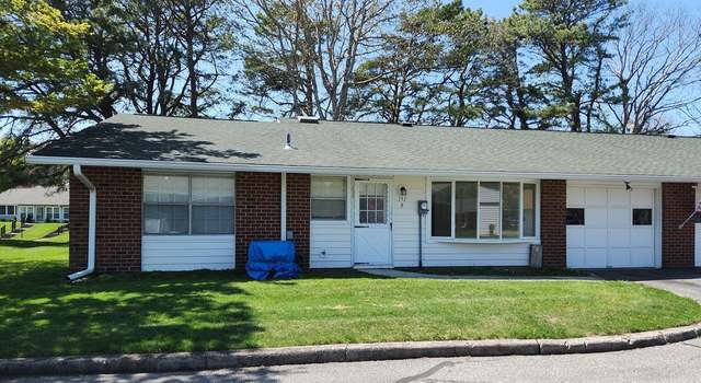 Photo of 151 Eastbourne Ct Unit B, Ridge, NY 11961