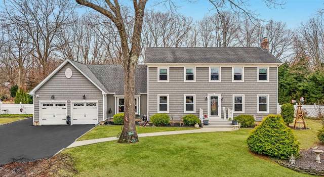 Photo of 28 Niagara St, Miller Place, NY 11764