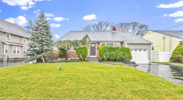Photo of 98 Woods Ave, Rockville Centre, NY 11570