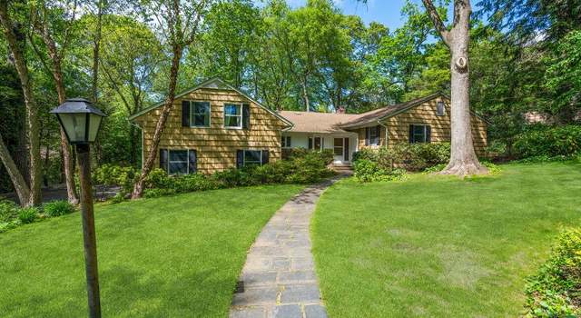 Photo of 51 The Hemlocks, Roslyn Estates, NY 11576