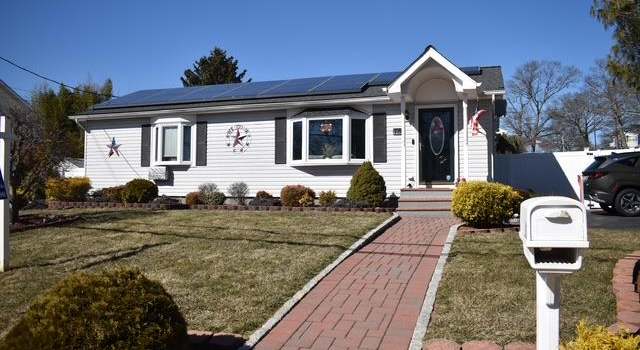 Photo of 17 Acorn St, Lake Ronkonkoma, NY 11779