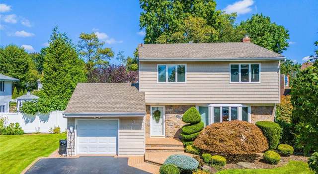 Photo of 111 Columbia Dr, Jericho, NY 11753