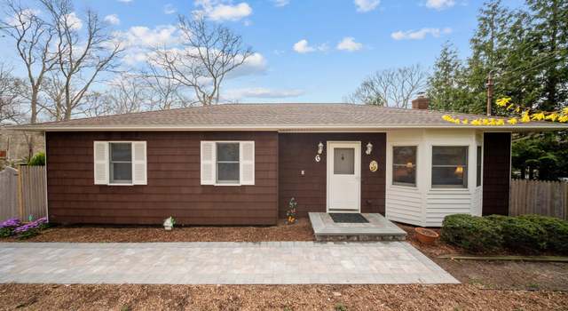 Photo of 6 Park Dr, Rocky Point, NY 11778