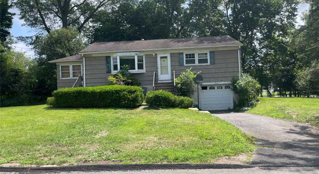 Photo of 2 Sable Ct, West Nyack, NY 10994