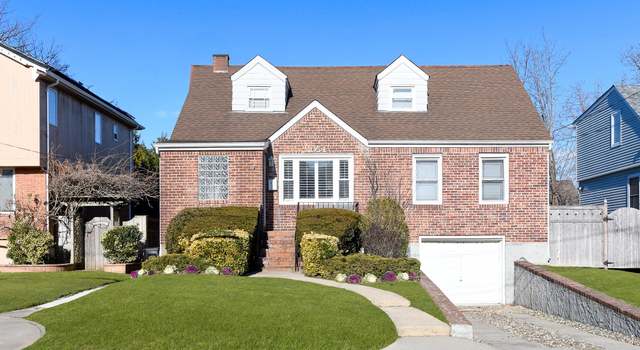 Photo of 1054 Mora Pl, Woodmere, NY 11598