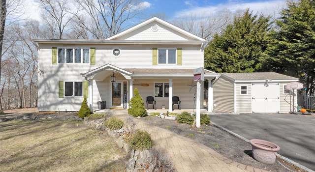 Photo of 35 Daisy Dr, Kings Park, NY 11754