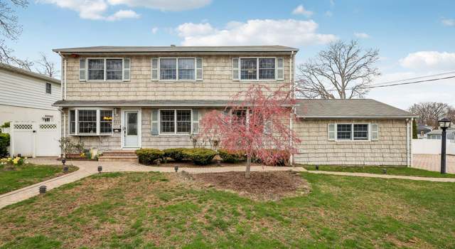 Photo of 1032 5th St, West Babylon, NY 11704