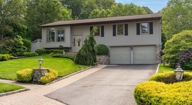 Photo of 11 Val Ct, Commack, NY 11725