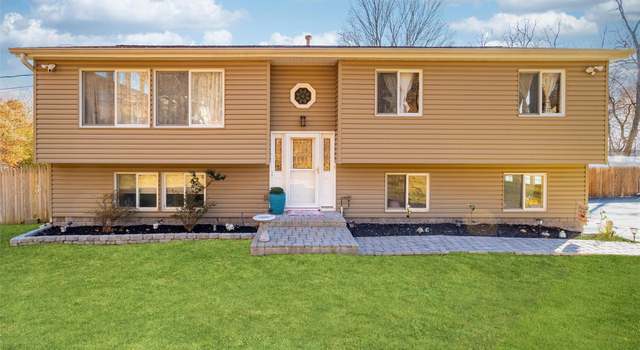 Photo of 340 N Liberty Dr, Tomkins Cove, NY 10986