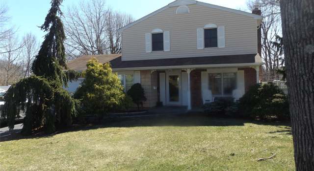 Photo of 14 Russett Ct, Kings Park, NY 11754