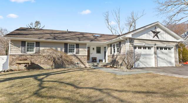 Photo of 10 Robinhood Ln, East Setauket, NY 11733