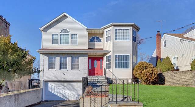 Photo of 150 Sampson Ave, Albertson, NY 11507