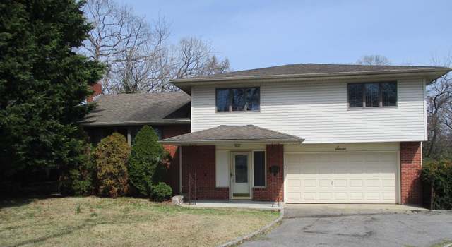 Photo of 7 Gillette Ave, Patchogue, NY 11772