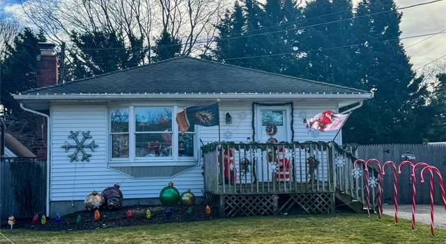 Photo of 8 King Rd W, Mastic Beach, NY 11951