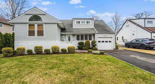 Photo of 6 Griffin Ln, East Williston, NY 11596