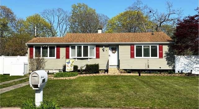 Photo of 295 Coates Ave, Holbrook, NY 11741