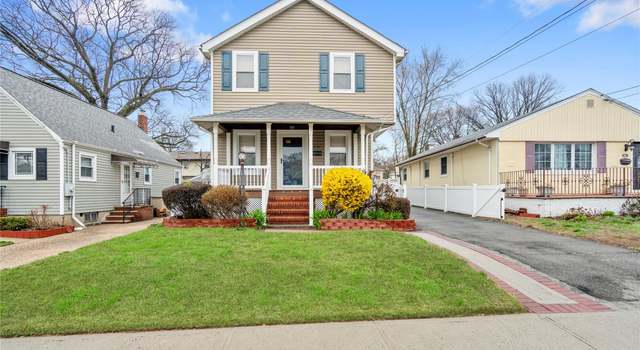 Photo of 77 Fairmount St, Valley Stream, NY 11580