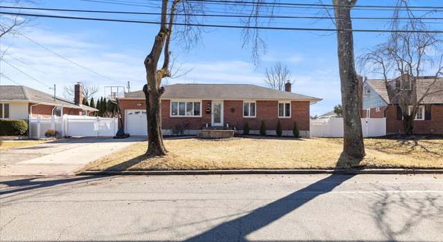 Photo of 16 Rosalie Pl, Commack, NY 11725