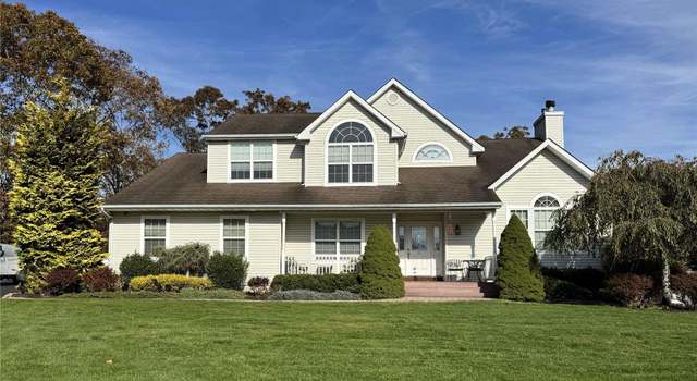 Photo of 11 Sherri Ct, Speonk, NY 11972