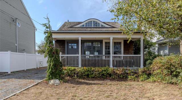 Photo of 240 East Dr, Copiague, NY 11726