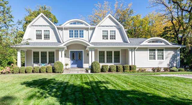 Photo of 10 The Maples, Roslyn, NY 11576