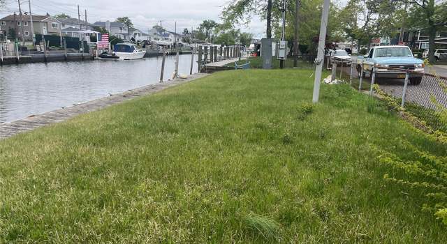 Photo of 80 x 20 E Riviera Dr, Lindenhurst, NY