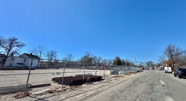 Photo of 561 N Broadway, Amityville, NY 11701