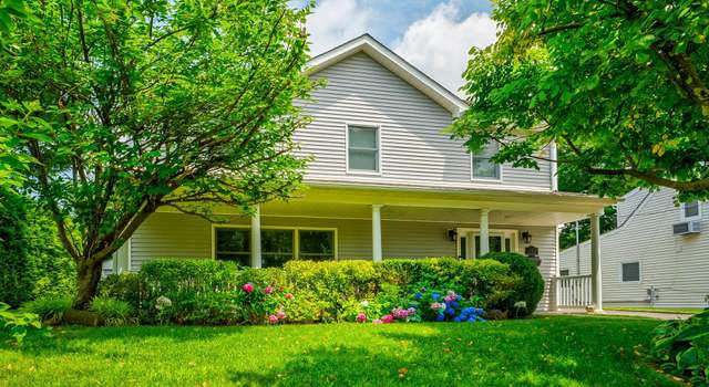 Photo of 9 Poplar Pl, Port Washington, NY 11050