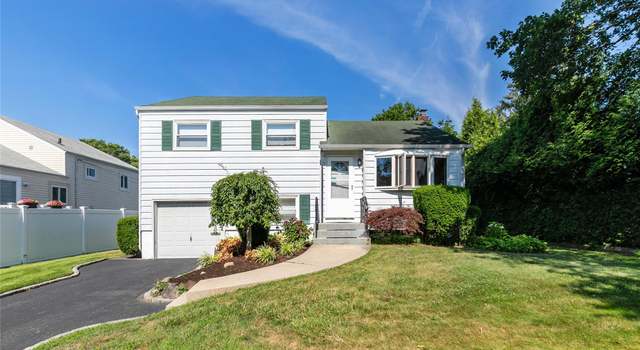 Photo of 2 Nautilus Ave, Plainview, NY 11803