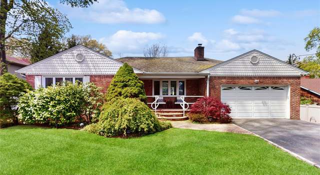 Photo of 7 Brush Pl, Huntington, NY 11743