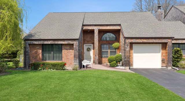 Photo of 165 Baywoods Ln, Bay Shore, NY 11706