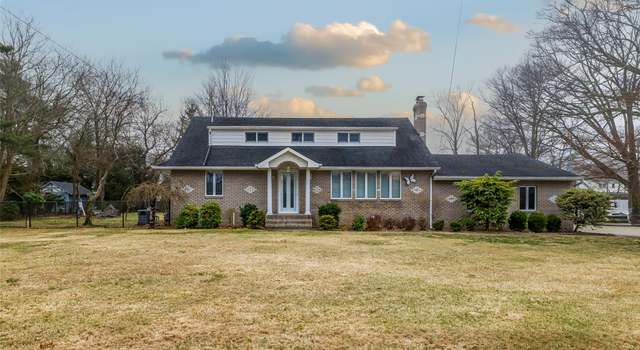 Photo of 340 Great River Rd, Great River, NY 11739