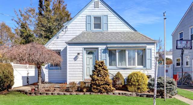Photo of 156 White Rd, Mineola, NY 11501