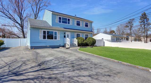 Photo of 1704 Pine Acres Blvd, Bay Shore, NY 11706