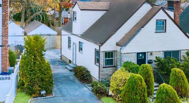 Photo of 401 Hempstead Gardens Dr, Hempstead, NY 11552