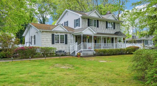 Photo of 8 Clover Dr, Smithtown, NY 11787