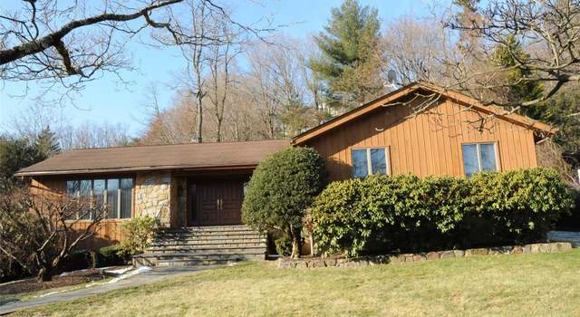 Photo of 8 Tumblebrook Ct, Pleasantville, NY 10570