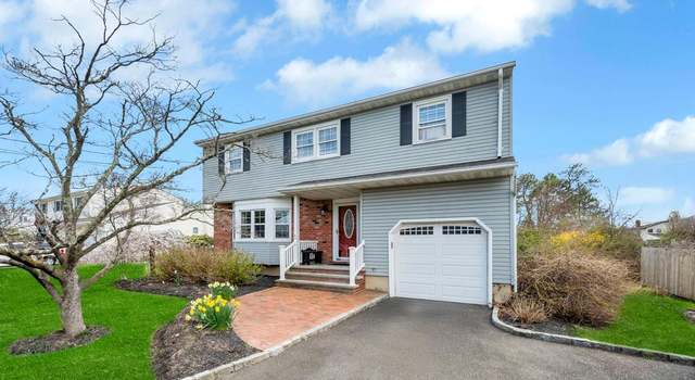 Photo of 174 7th St, Bohemia, NY 11716
