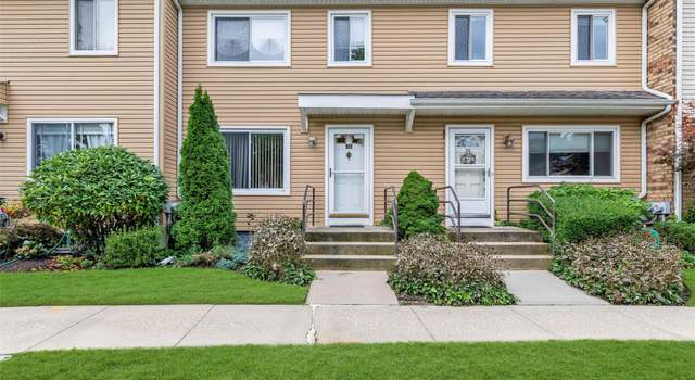 Photo of 36 Town House Dr #36, Massapequa Park, NY 11762