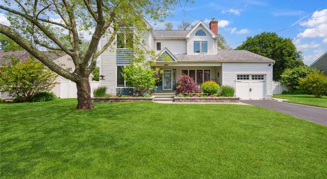 Photo of 309 George St, West Islip, NY 11795